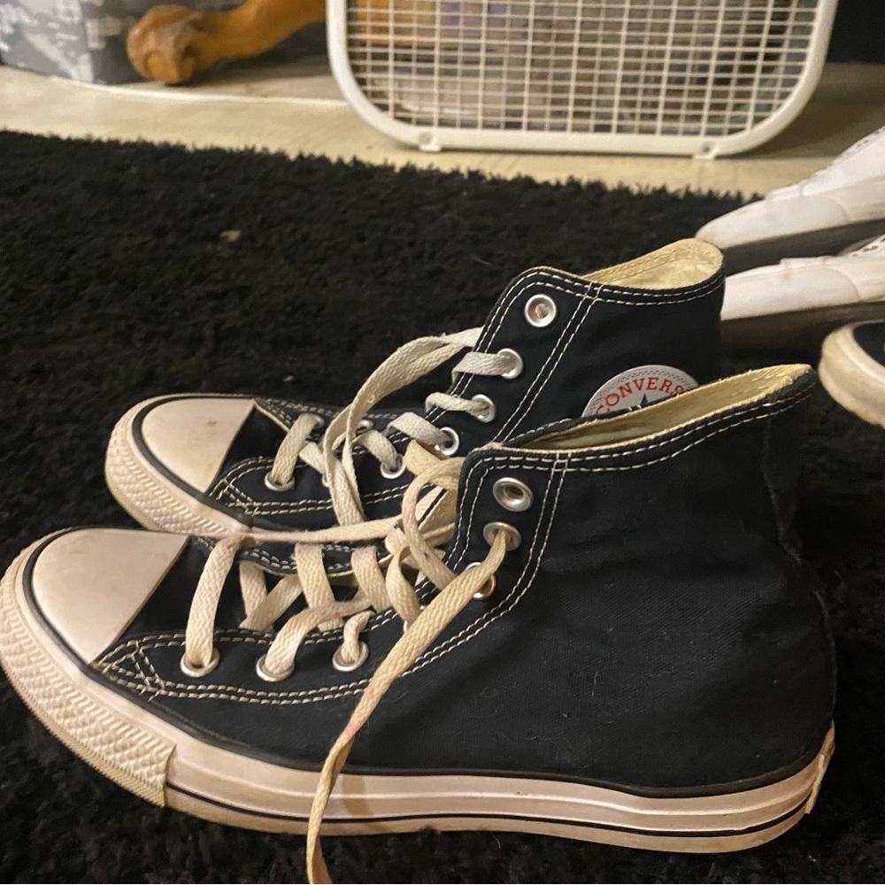 Converse - Picture 2 of 2